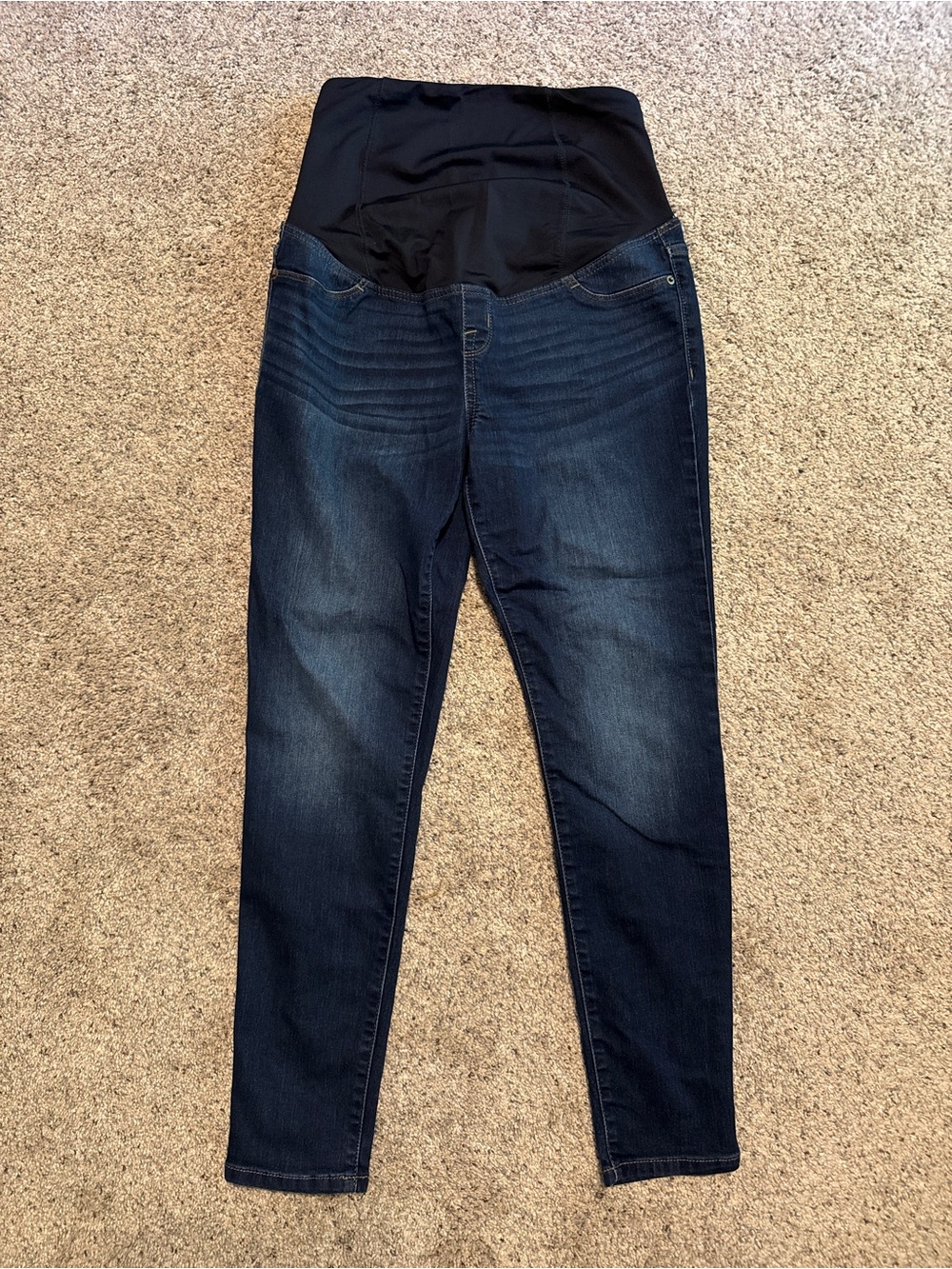 Like new! Isabel Maternity Skinny Jeans (6/28R)